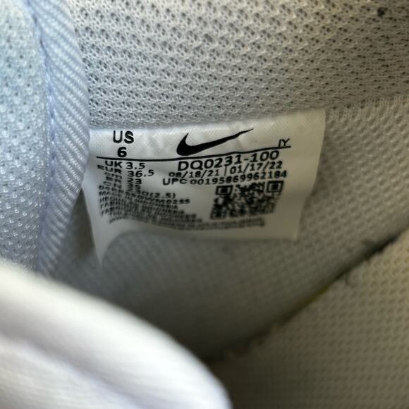 Nike Air Force 1 Low '07 SE in Pearl White - Picture 8 of 10